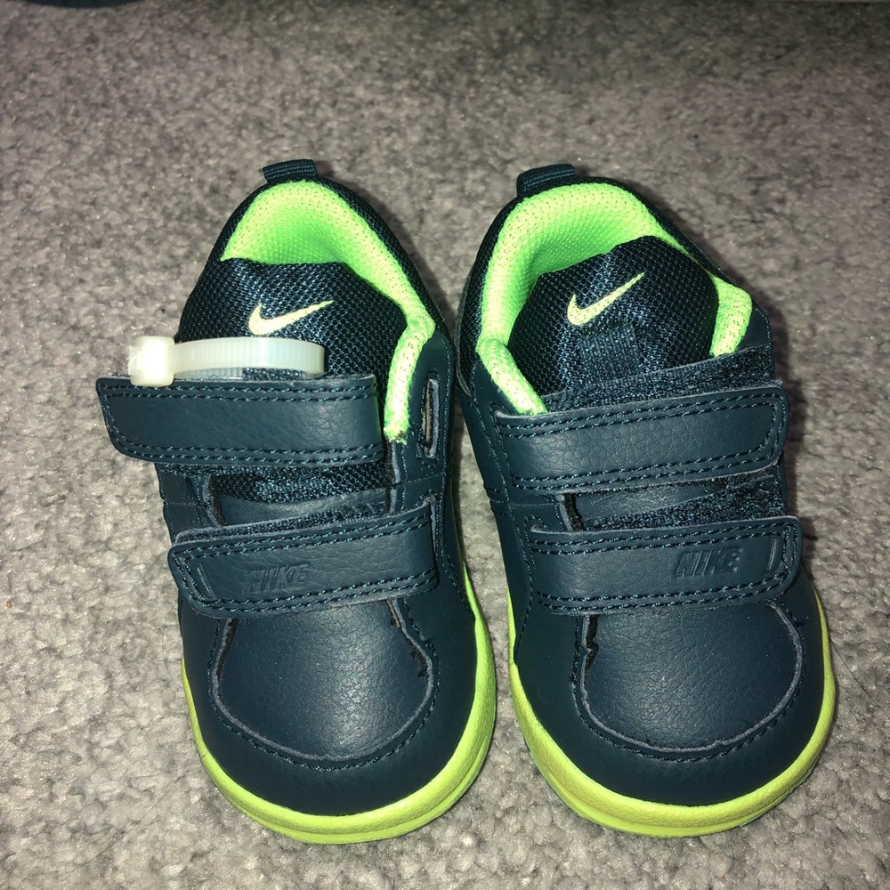 Brand new Nike infants/baby shoes size 3